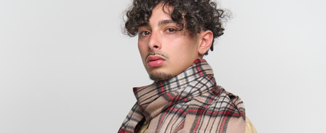 Edinburgh Cashmere’s DC Check Two Definitive Scarves for Boat Race